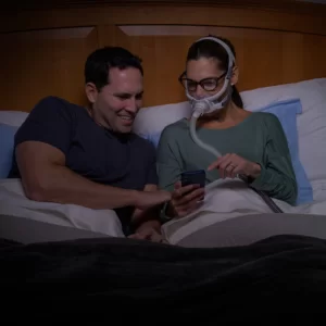 AirFit40 - Couple Bed Using Mobilephone - ResMed