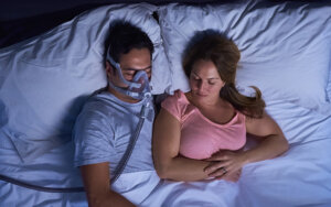 sleeping-with-airtouch-f20-mask-resmed